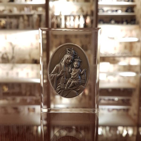 Acrílico con medalla oval Sagrada Familia, 70 x 70 mm