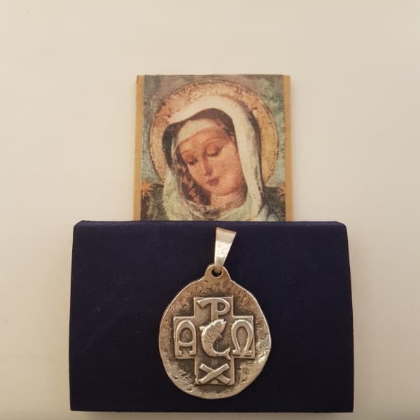 Medalla martelé silueta Cruz de los Primeros Cristianos en Plata Mater, 34 mm