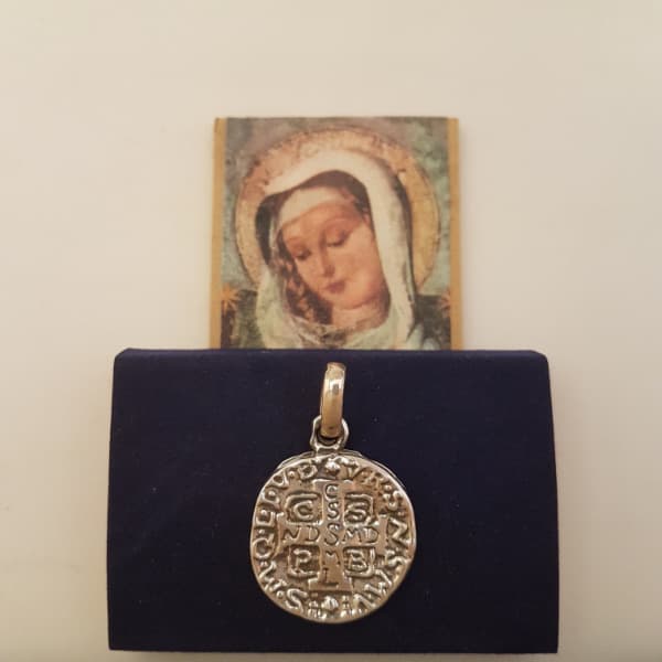 Medalla San Benito rústica pesada en Plata Mater