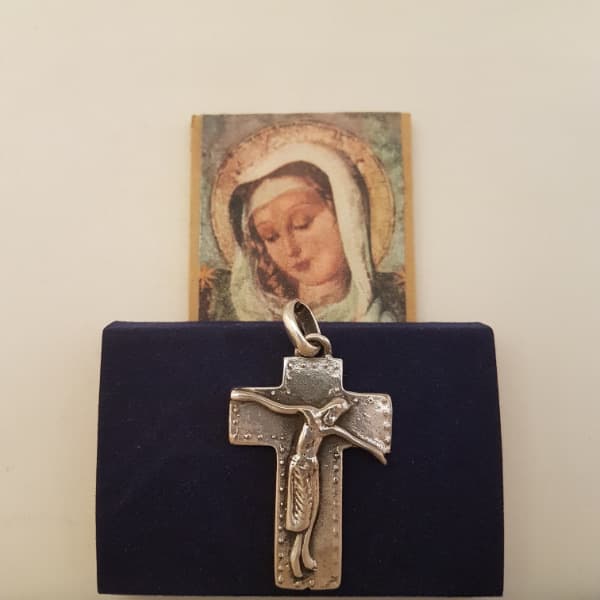 Cruz con Cristo punteada (plata Mater)