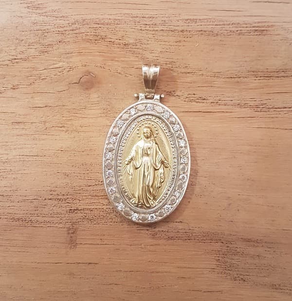 Medalla Virgen Milagrosa grande en plata 900 con centro de oro y cubic