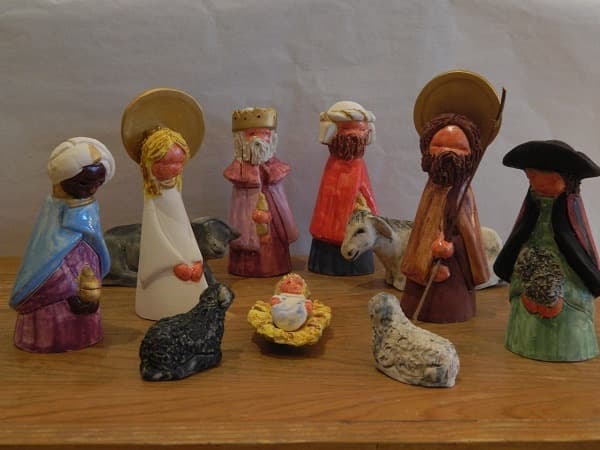 Pesebre moderno de colores, 11 piezas
