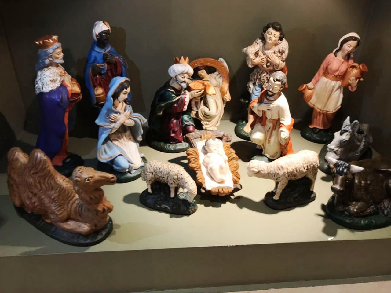 Pesebre italiano de 14 piezas, color