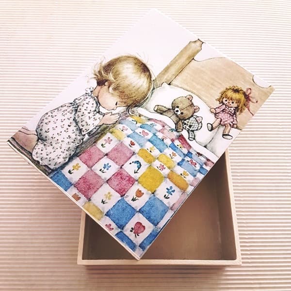 Caja infantil con tapa decoupage rosa