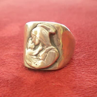 Anillo María con el Niño aplicada en Plata Mater