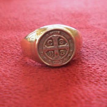 Anillo sello San Benito en Plata Mater