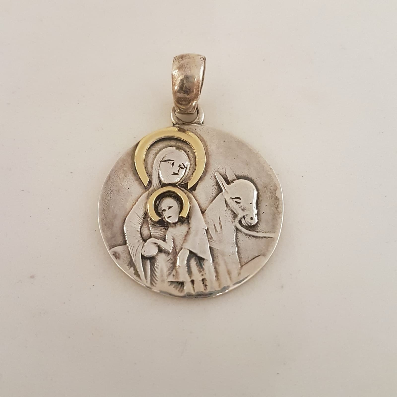 Medalla María con el Niño Jesús icono en plata y oro