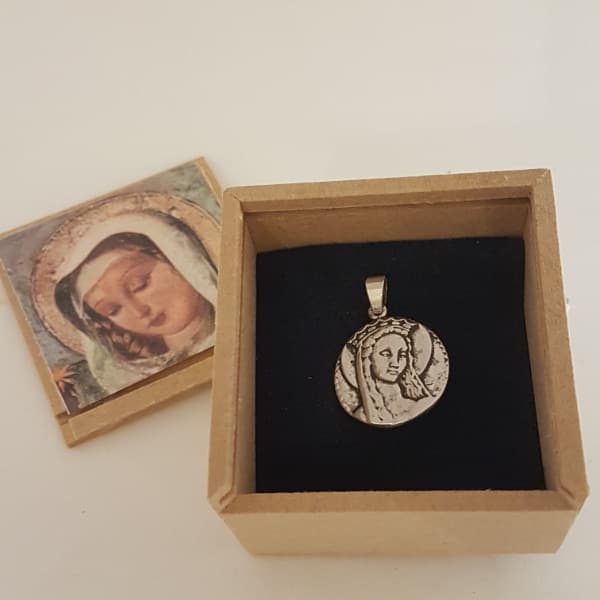 Medalla María Reina chica en plata 900