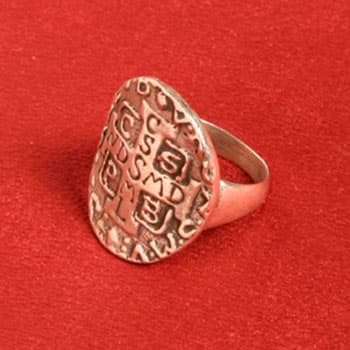 Anillo oval grande San Benito en Plata Mater