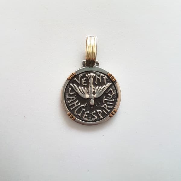 Medalla Espíritu Santo redonda borde fino en plata 900 y apliques de oro, 28 mm