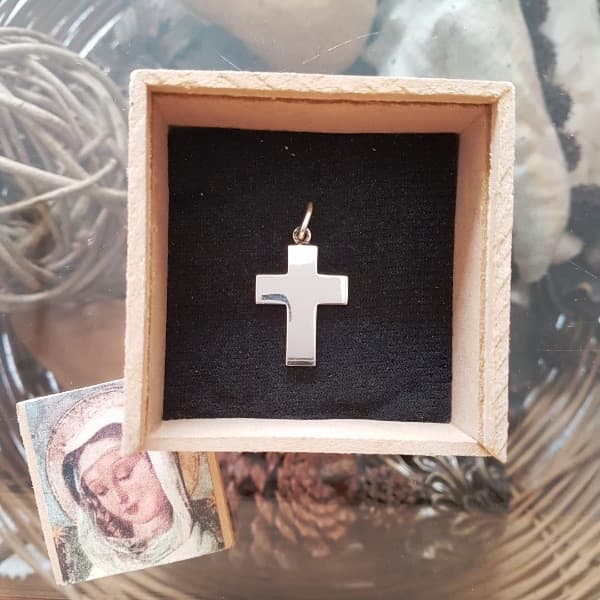 Cruz lisa plana línea nueva en plata 900, 30 mm