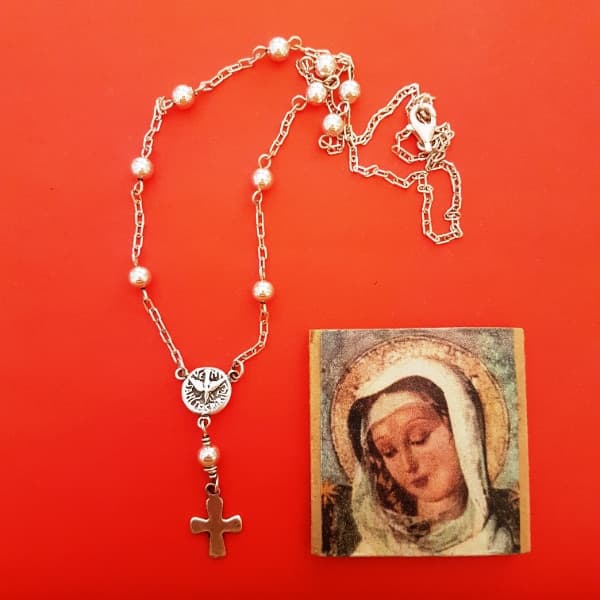 Decenario de cuello Espíritu Santo en plata 900 con centro, cuentas de 5 mm