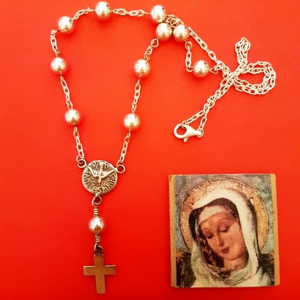 Decenario de cuello Espíritu Santo en plata 900, centro 24 mm, cuentas de 8 mm