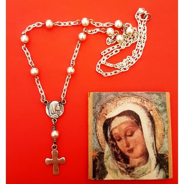 Decenario de cuello Virgen Niña en plata 900 con centro, cuentas de 5 mm