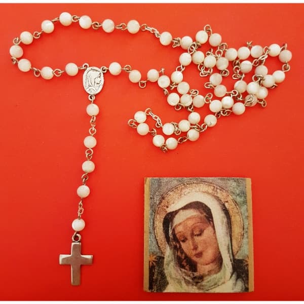 Rosario de mano de nácar Virgen Niña oval, cuentas de 5 mm