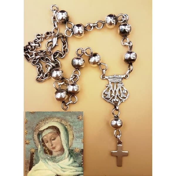 Decenario de cuello monograma en Plata Mater con cruz, cuentas de 10 a 12 mm