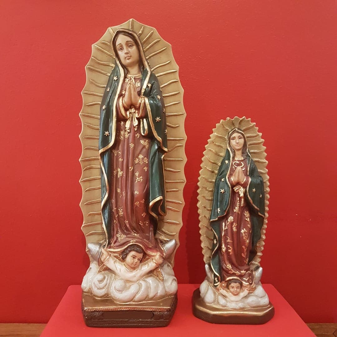 Imagen de la Virgen de Guadalupe de pie en yeso patinado color, 20 cm