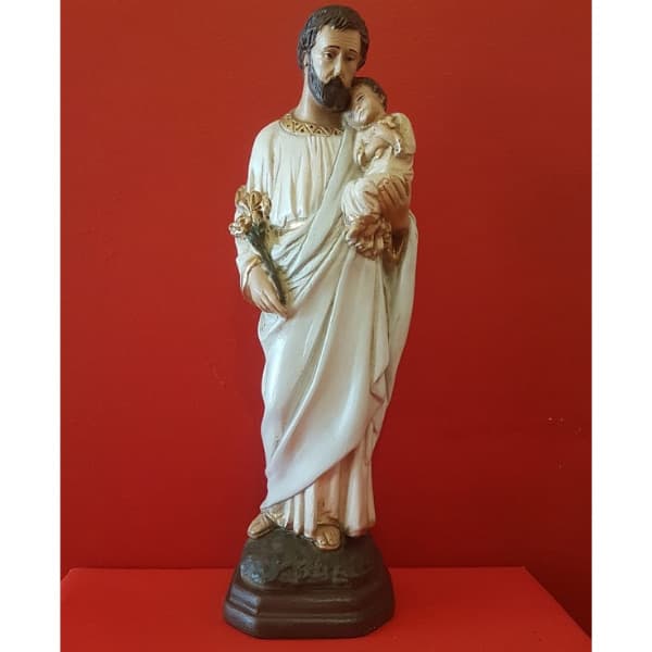 Imagen de San José con el Niño Jesús en yeso patinado color, 30 a 33 cm
