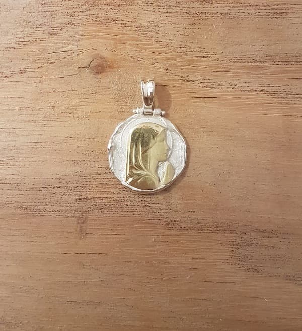 Medalla con forma grande Virgen Niña en plata 900 con centro de oro, 24 mm
