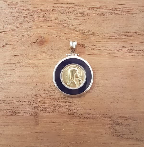 Medalla Virgen Niña en plata 900 con centro de oro y esmalte azul, 24 mm